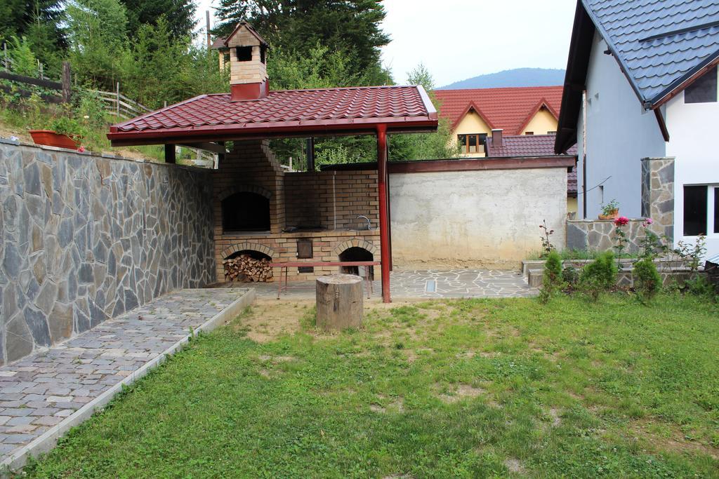 Pensiunea Casa Bogdan Azuga Hotel Exterior foto